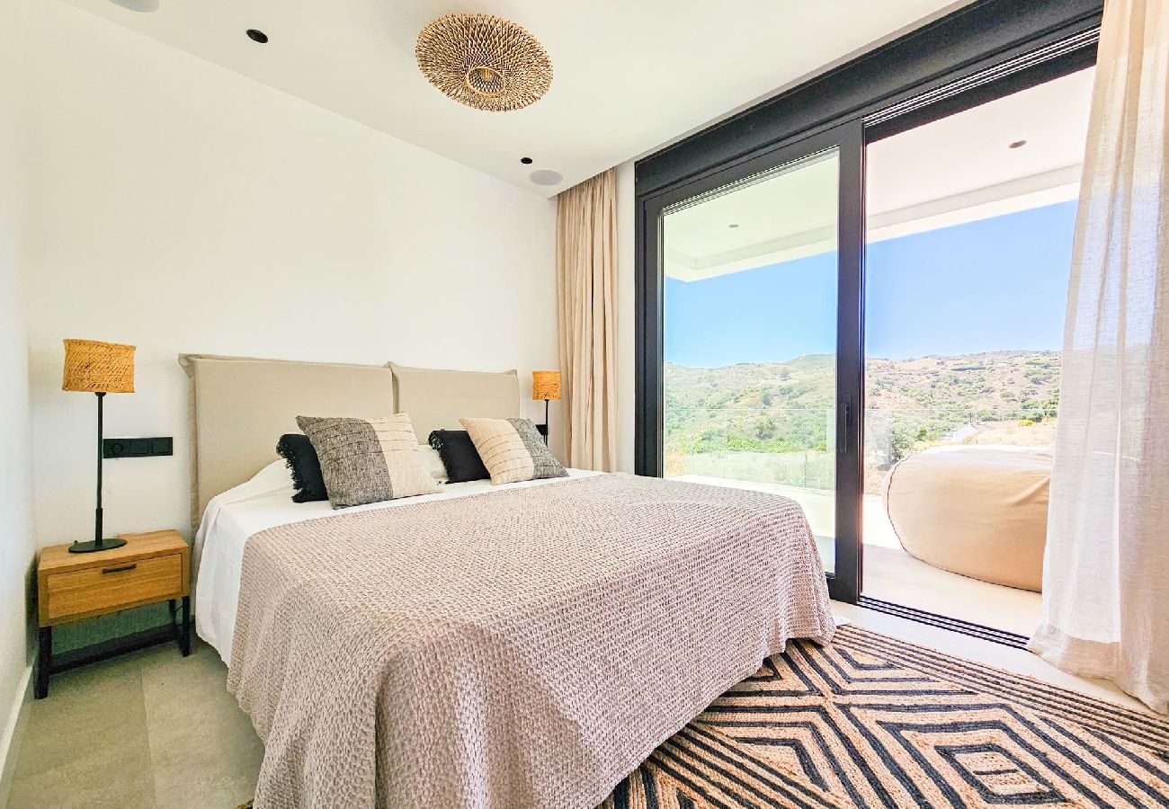 Villa en La Cala de Mijas - Villa elegante con piscina privada y gimnasio al aire libre