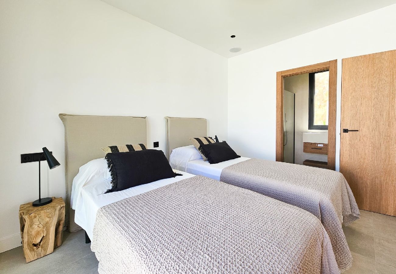Villa en La Cala de Mijas - Villa elegante con piscina privada y gimnasio al aire libre