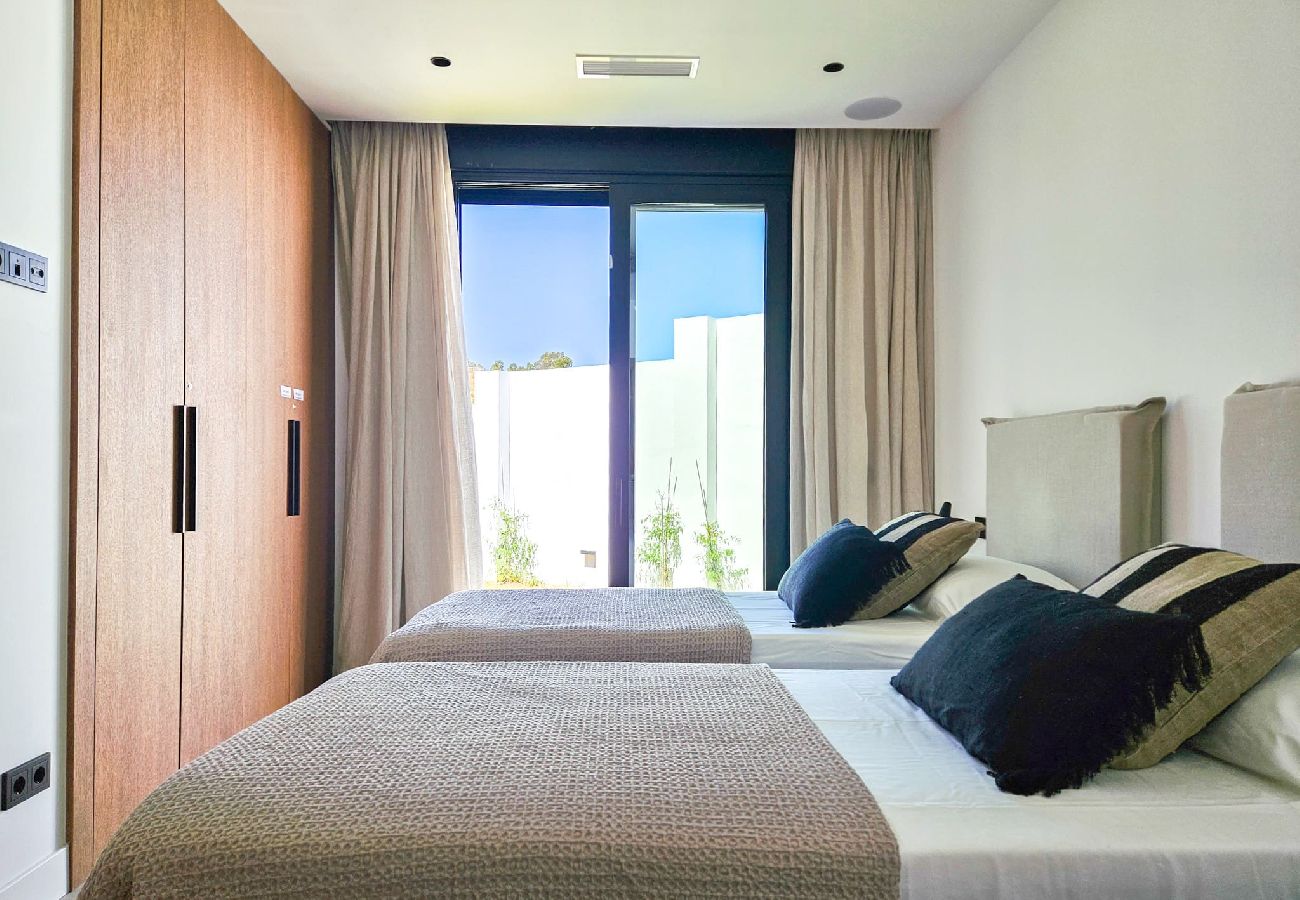Villa en La Cala de Mijas - Villa elegante con piscina privada y gimnasio al aire libre
