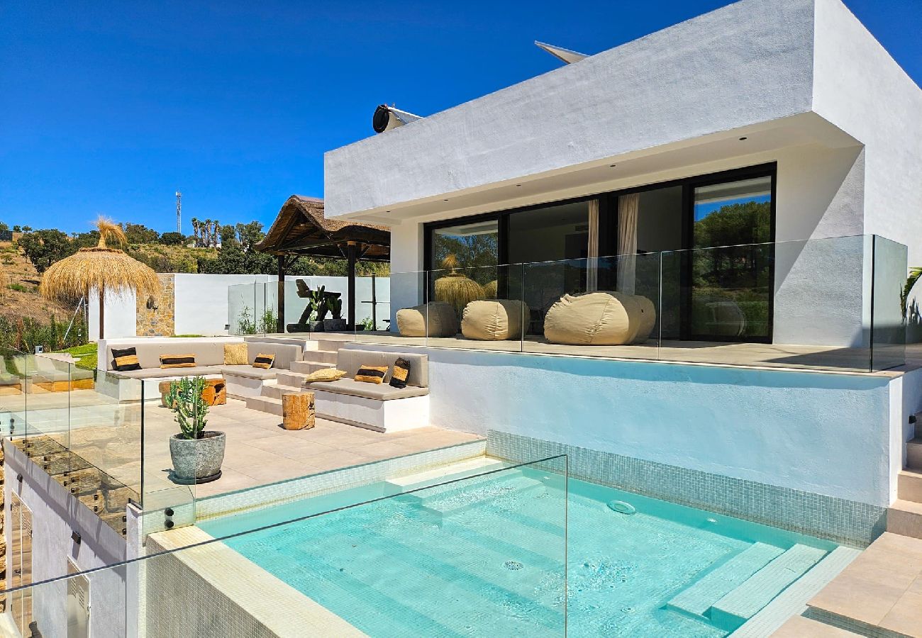 Villa en La Cala de Mijas - Villa elegante con piscina privada y gimnasio al aire libre