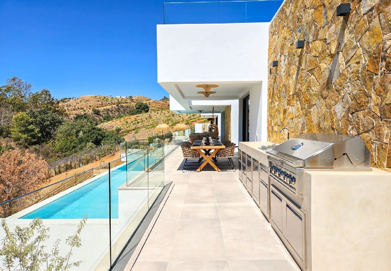 Villa en La Cala de Mijas - Villa elegante con piscina privada y gimnasio al aire libre