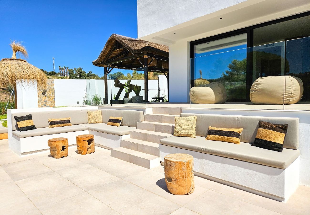 Villa en La Cala de Mijas - Villa elegante con piscina privada y gimnasio al aire libre
