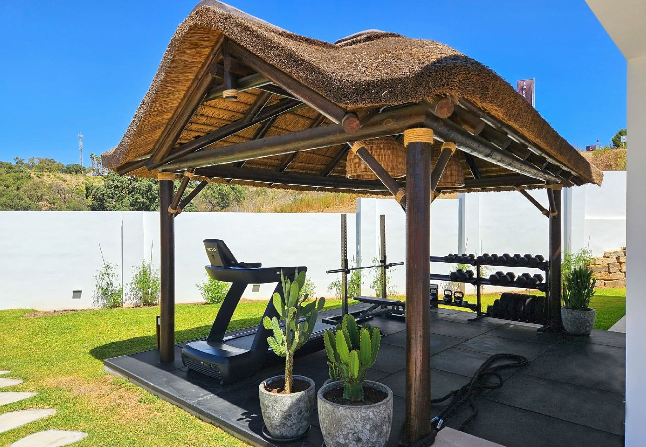 Villa en La Cala de Mijas - Villa elegante con piscina privada y gimnasio al aire libre