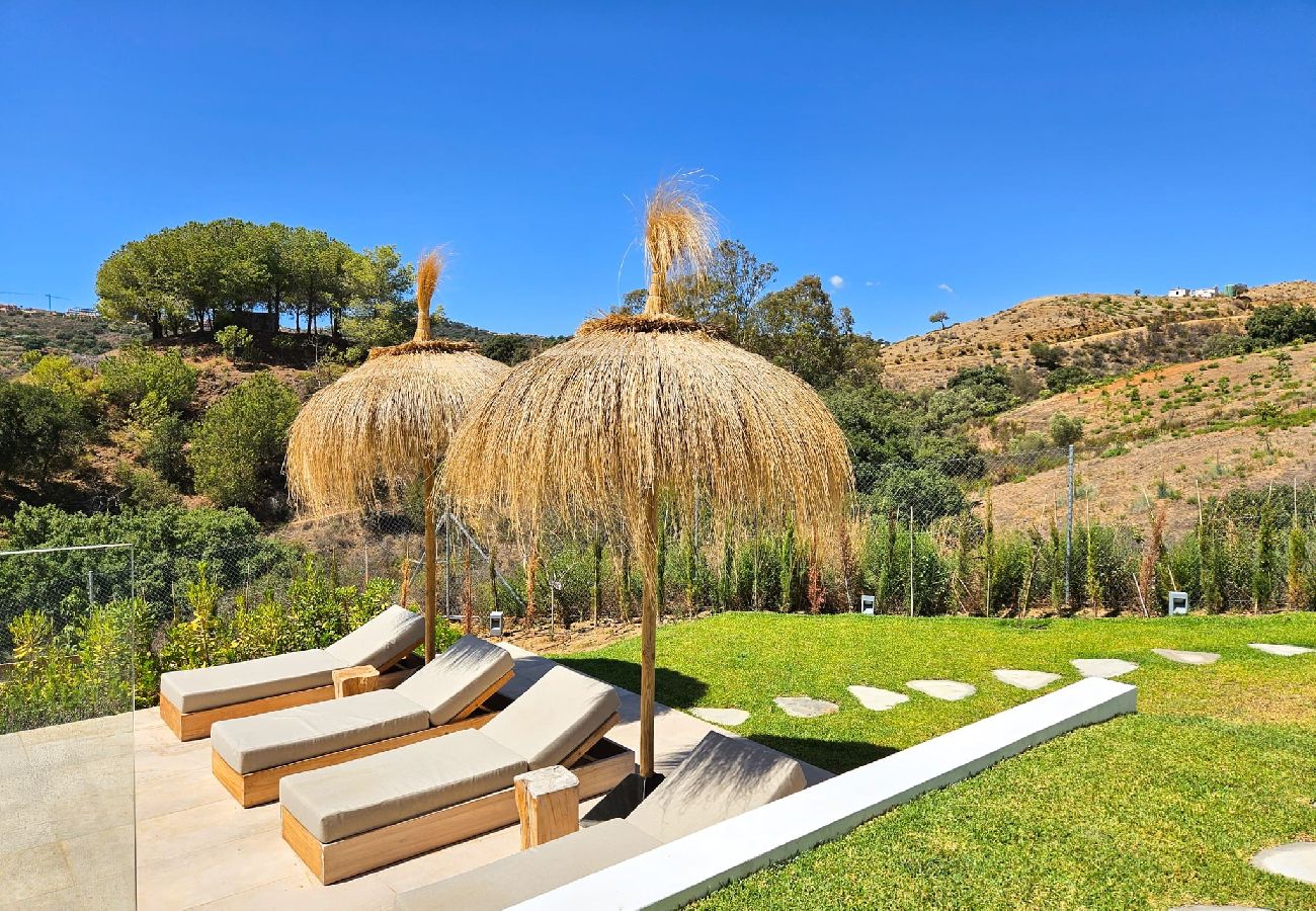 Villa en La Cala de Mijas - Villa elegante con piscina privada y gimnasio al aire libre