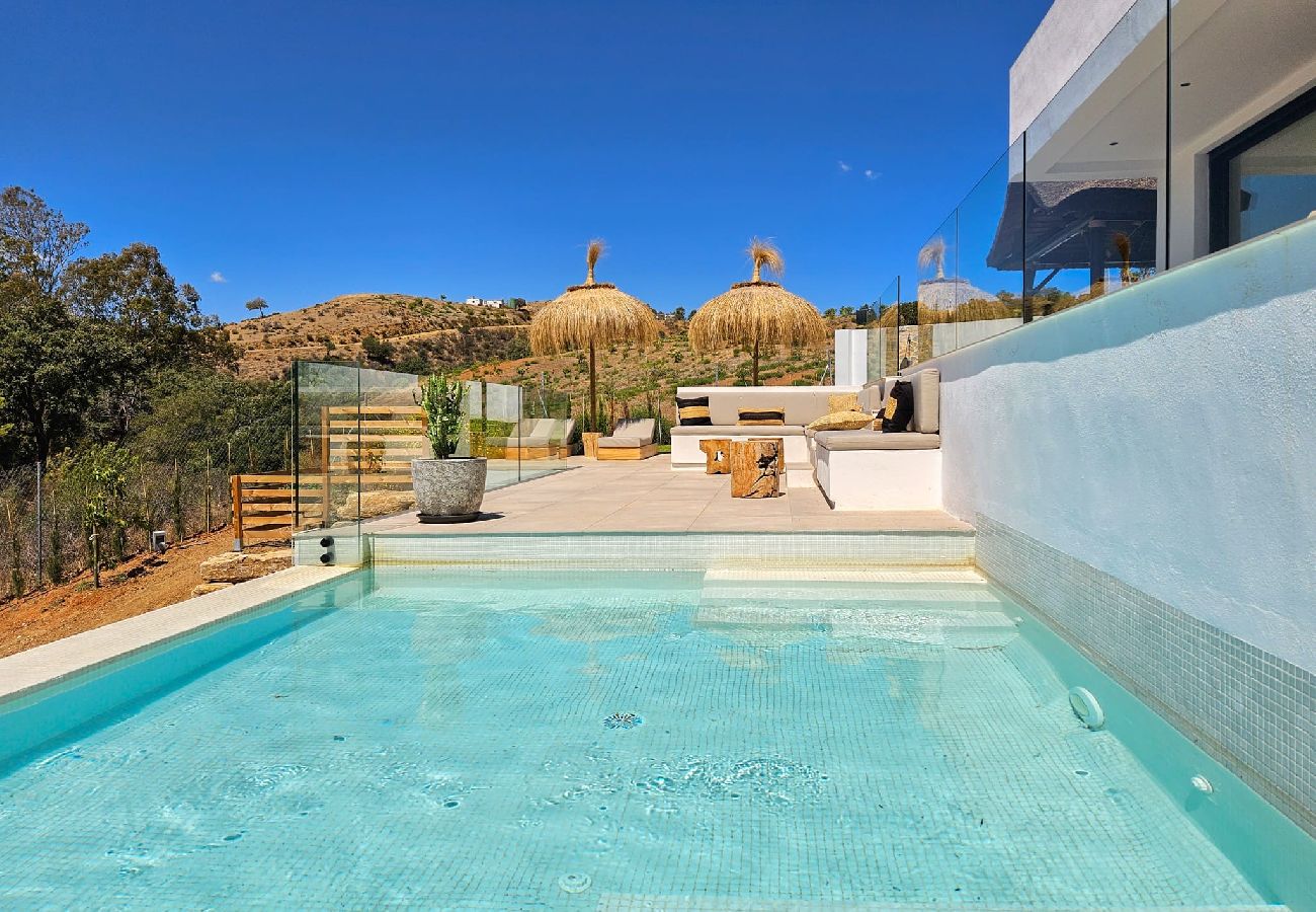 Villa en La Cala de Mijas - Villa elegante con piscina privada y gimnasio al aire libre