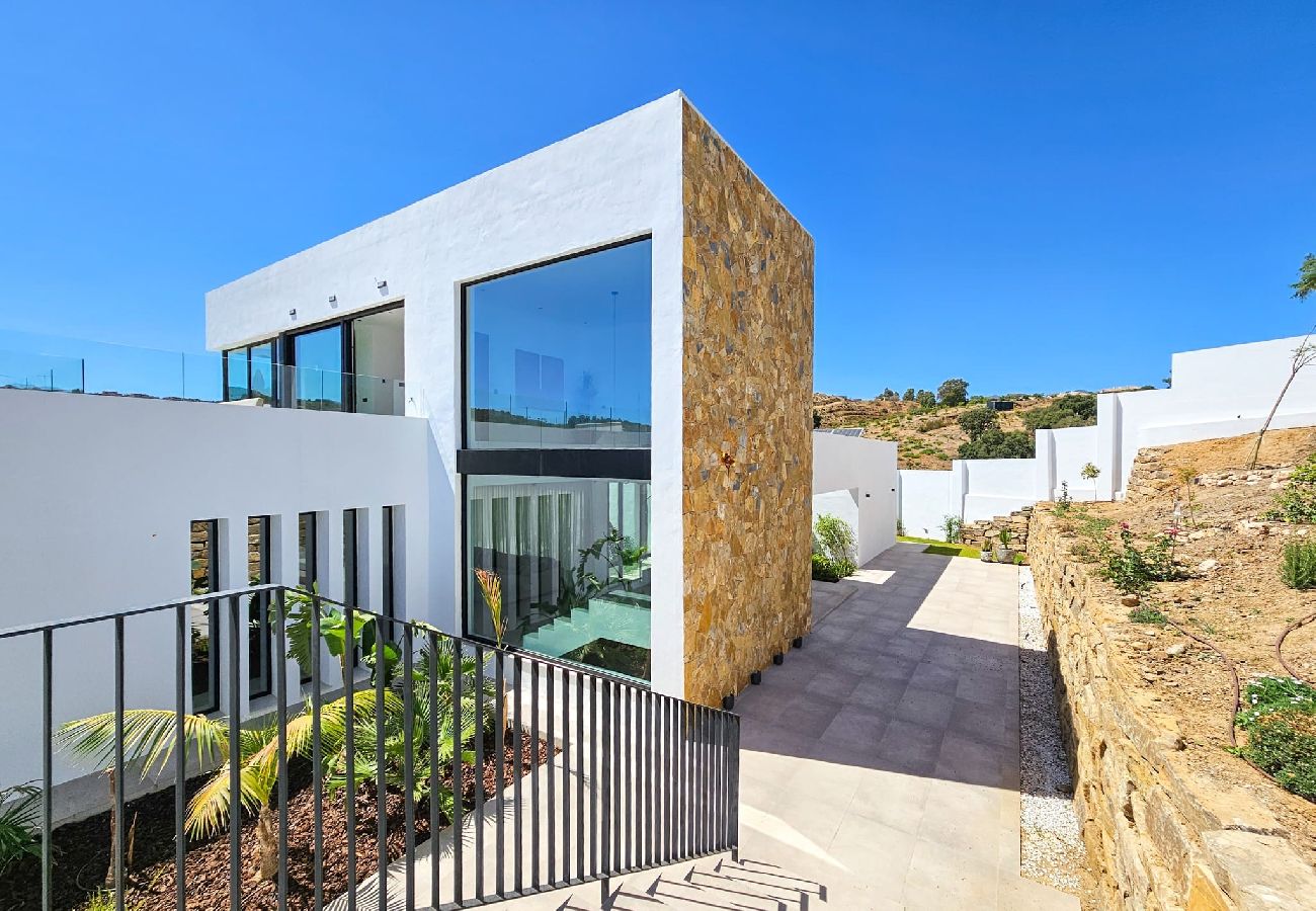 Villa en La Cala de Mijas - Villa elegante con piscina privada y gimnasio al aire libre