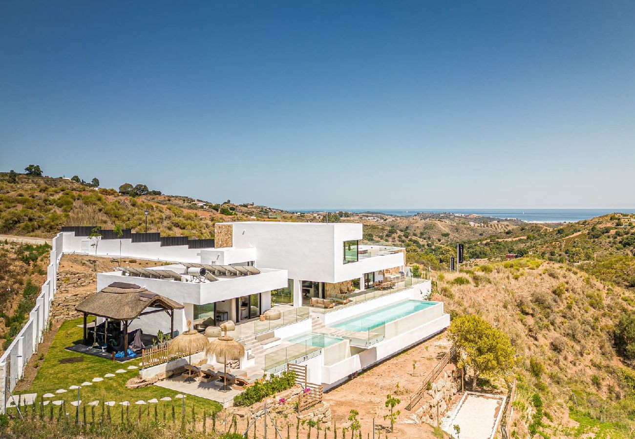 Villa en La Cala de Mijas - Villa elegante con piscina privada y gimnasio al aire libre