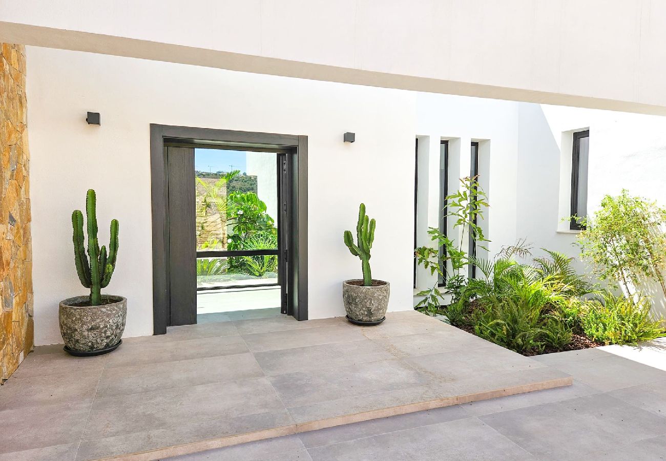 Villa en La Cala de Mijas - Villa elegante con piscina privada y gimnasio al aire libre