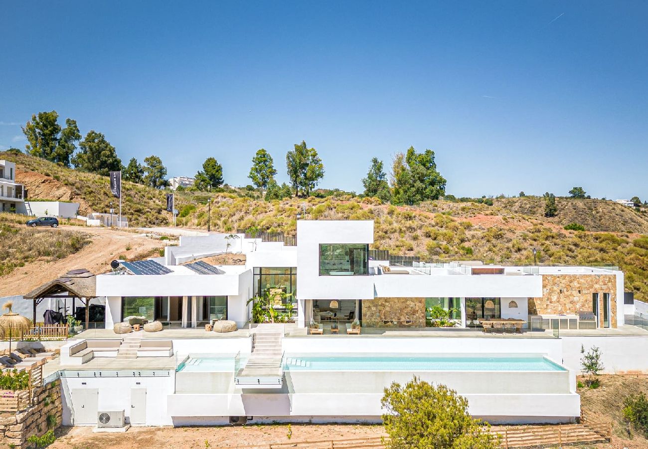 Villa en La Cala de Mijas - Villa elegante con piscina privada y gimnasio al aire libre