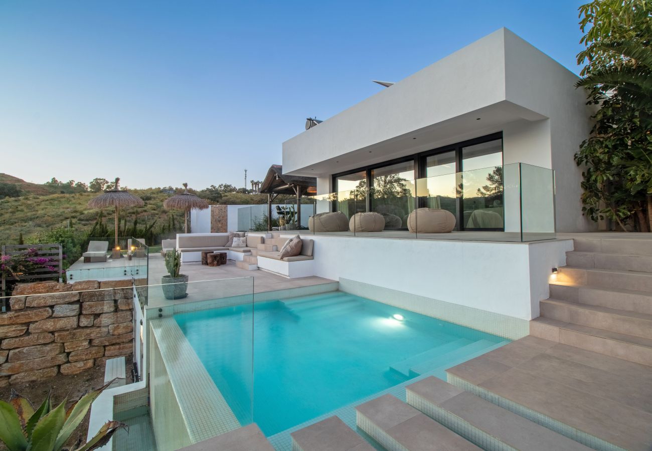 Villa en Mijas Costa - Villa elegante con piscina privada y gimnasio al aire libre