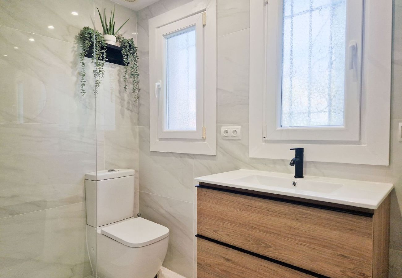 Apartamento en Benahavís - Moderno apartamento de 2 dormitorios con jardín en Benahavis