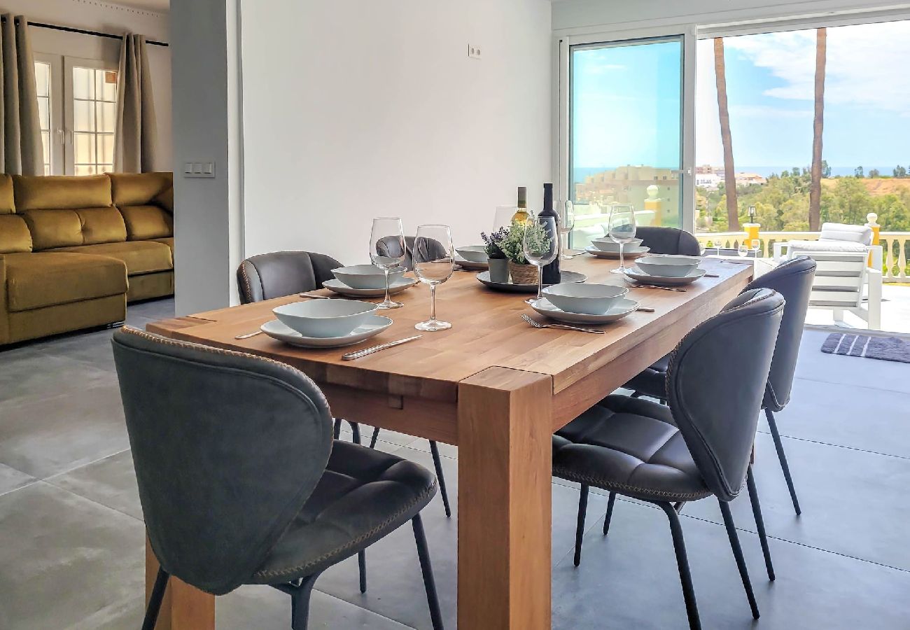 Villa en Mijas Costa - Chalet de 3 dormitorios - piscina compartida @ Jardines de la Suerte