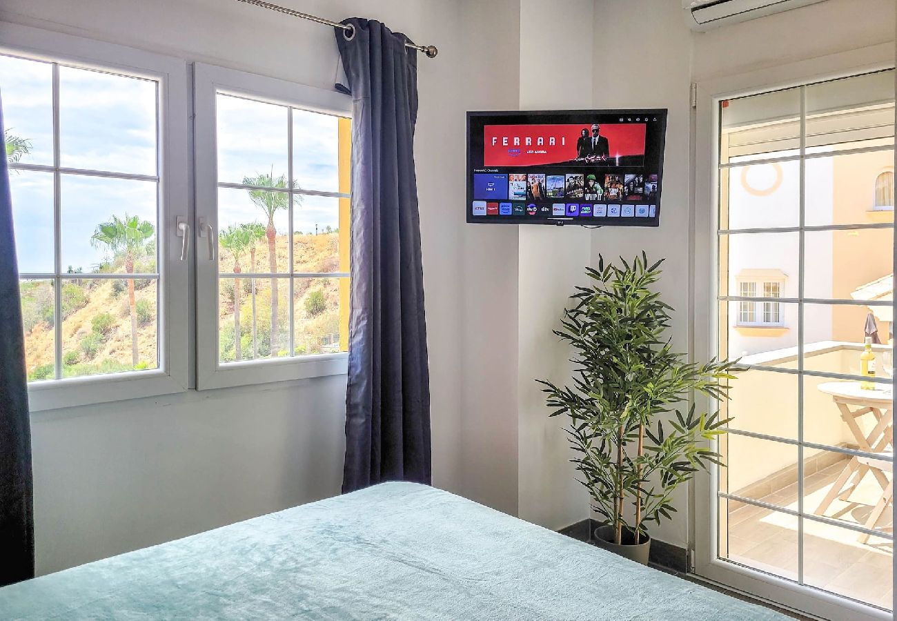 Villa en Mijas Costa - Chalet de 3 dormitorios - piscina compartida @ Jardines de la Suerte