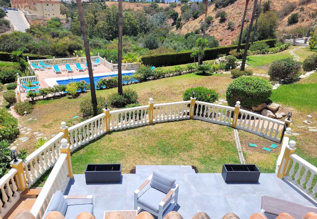 Villa en Mijas Costa - Chalet de 3 dormitorios - piscina compartida @ Jardines de la Suerte