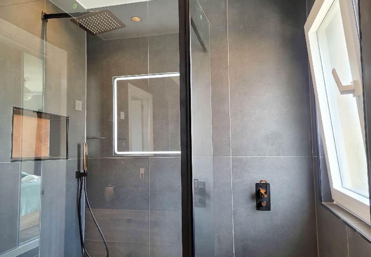 Villa en Mijas Costa - Chalet de 3 dormitorios - piscina compartida @ Jardines de la Suerte
