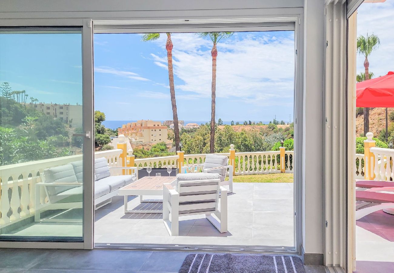 Villa en Mijas Costa - Chalet de 3 dormitorios - piscina compartida @ Jardines de la Suerte