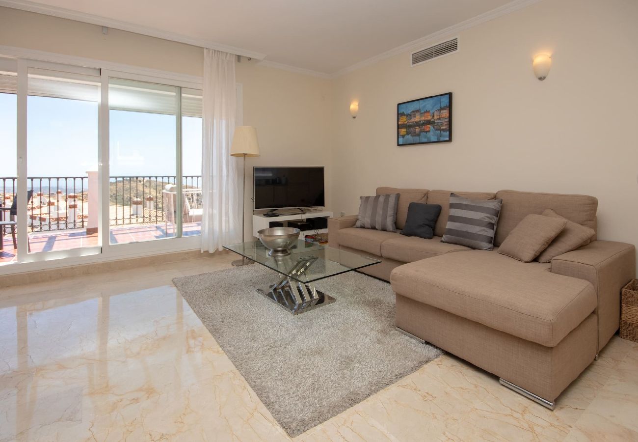 Apartamento en Mijas Costa - Amplio Ático con Vistas Panorámicas