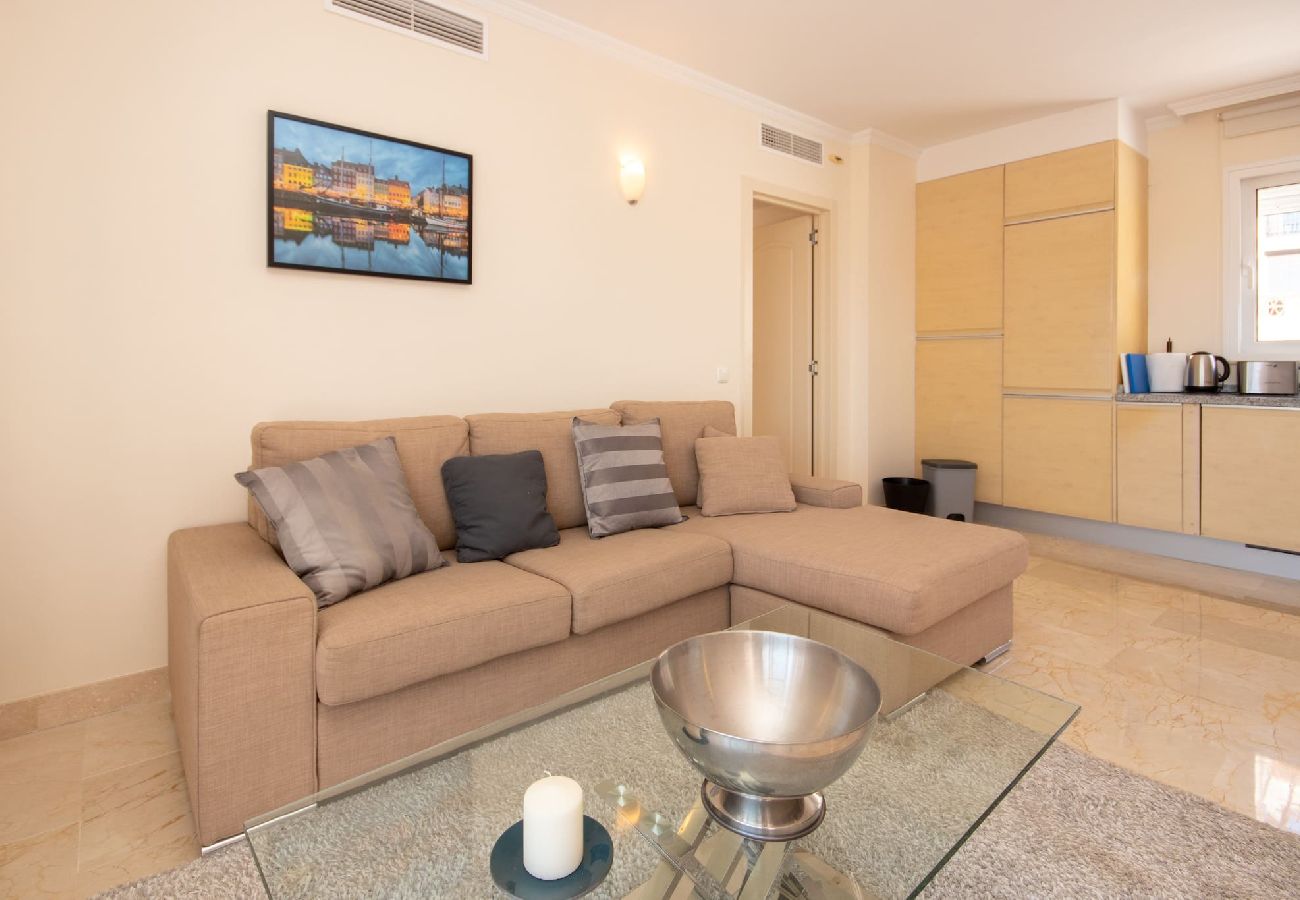 Apartamento en Mijas Costa - Amplio Ático con Vistas Panorámicas