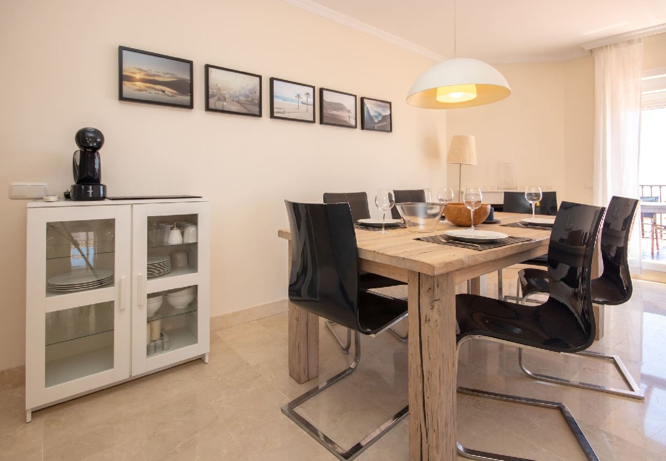 Apartamento en Mijas Costa - Amplio Ático con Vistas Panorámicas