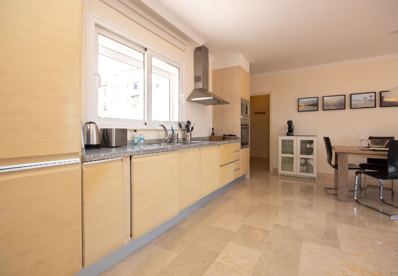 Apartamento en Mijas Costa - Amplio Ático con Vistas Panorámicas