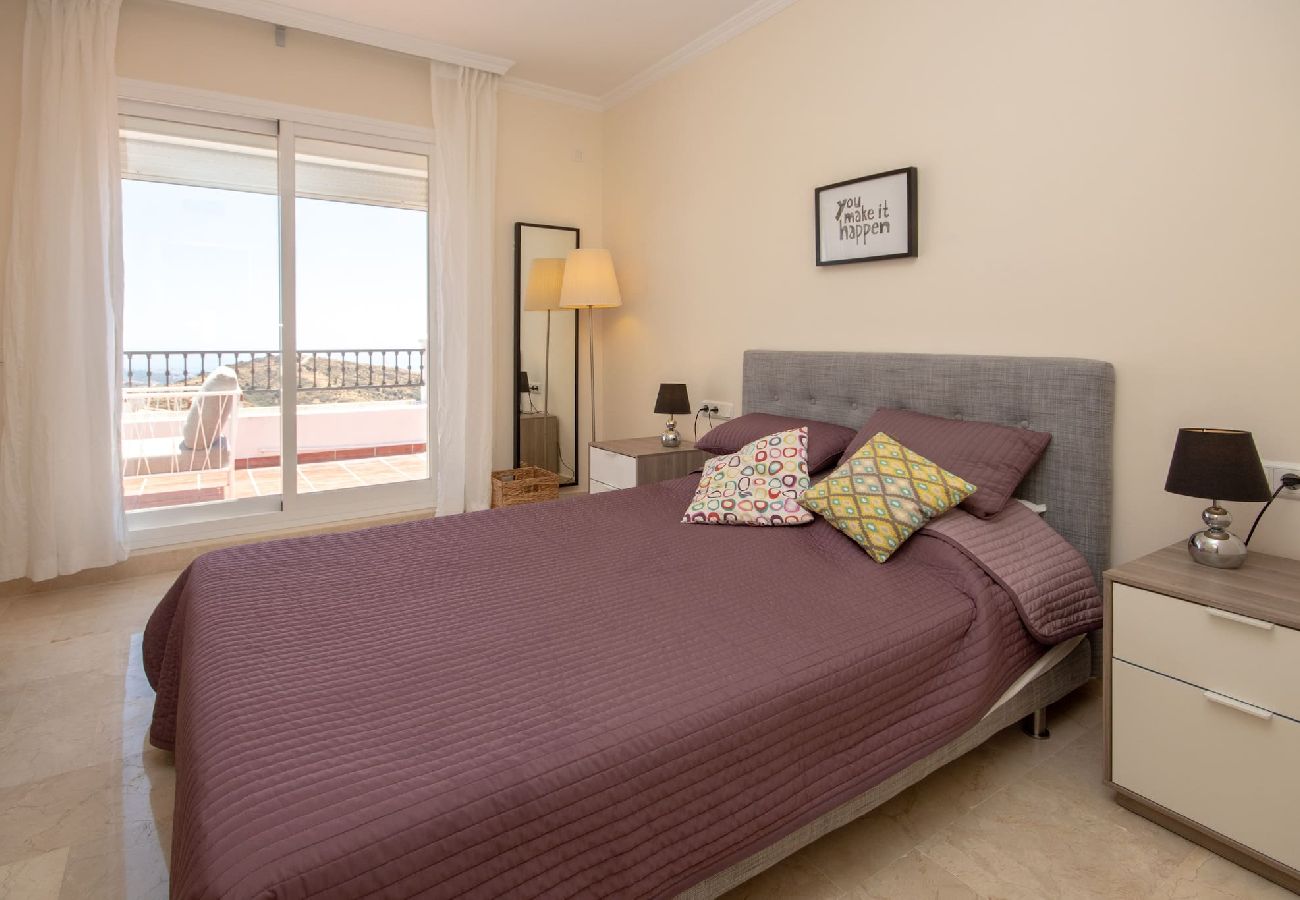 Apartamento en Mijas Costa - Amplio Ático con Vistas Panorámicas
