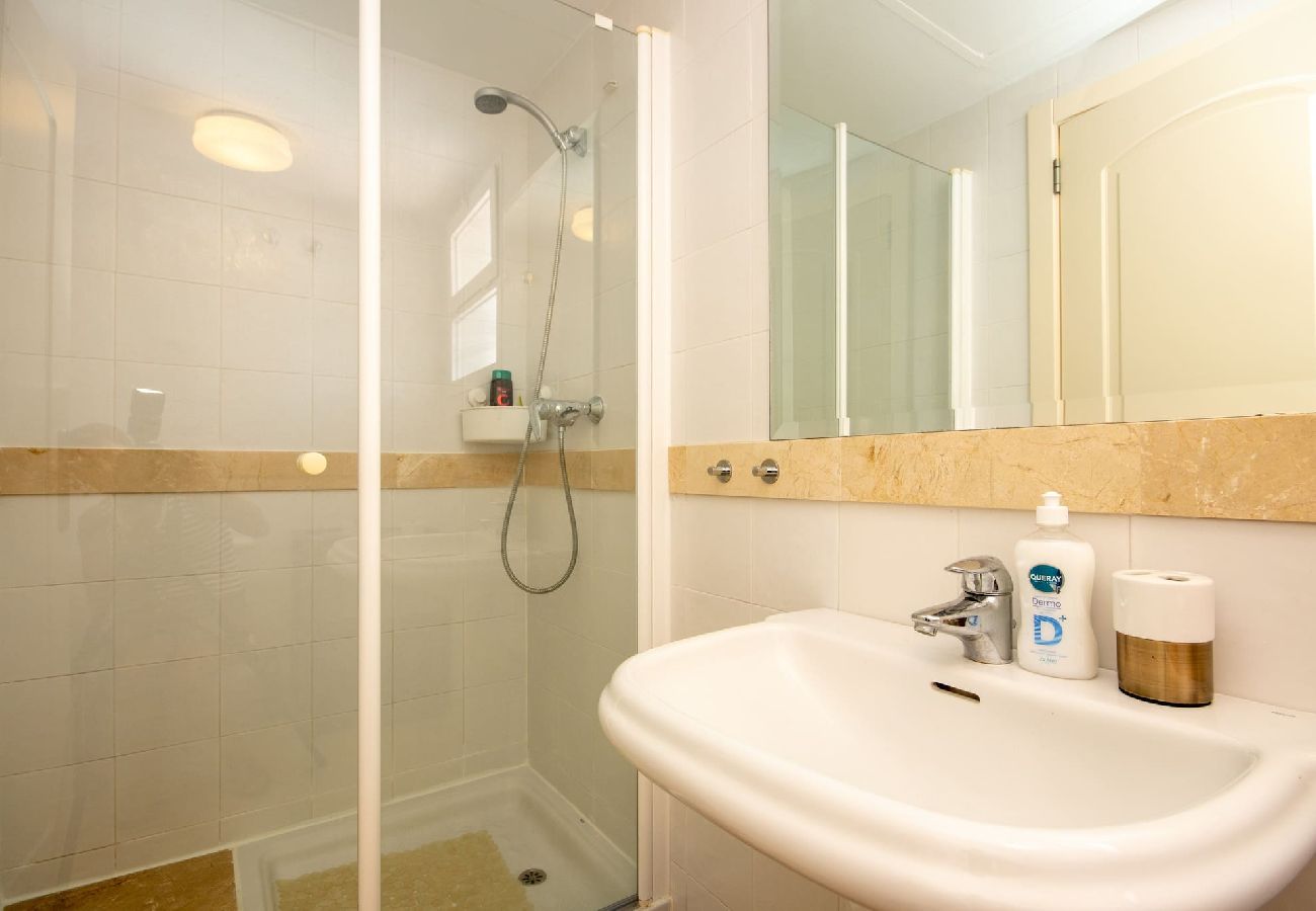 Apartamento en Mijas Costa - Amplio Ático con Vistas Panorámicas