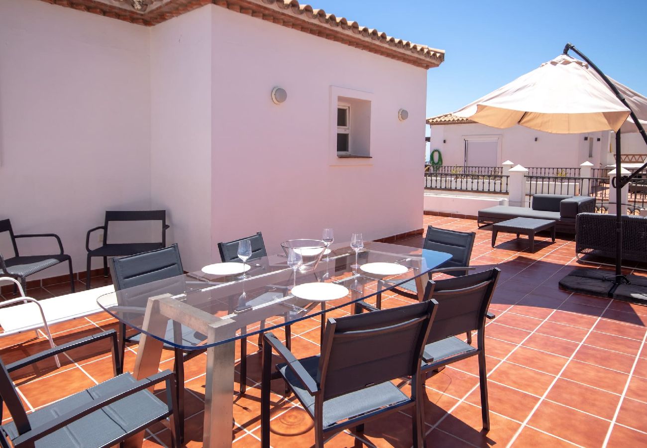 Apartamento en Mijas Costa - Amplio Ático con Vistas Panorámicas