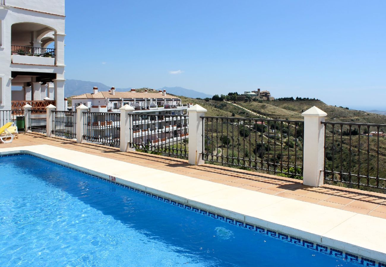 Apartamento en Mijas Costa - Amplio Ático con Vistas Panorámicas