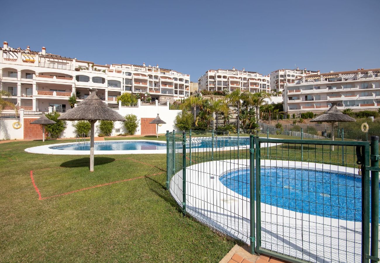 Apartamento en Mijas Costa - Amplio Ático con Vistas Panorámicas