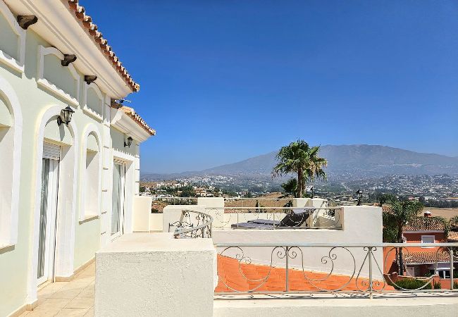 Villa en Mijas Costa - Hermosa villa de 5 dormitorios con piscina Villa en Mijas Costa - Hermosa villa de 5 dormitorios con piscina
