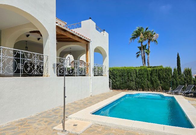 Villa en Mijas Costa - Hermosa villa de 5 dormitorios con piscina Villa en Mijas Costa - Hermosa villa de 5 dormitorios con piscina