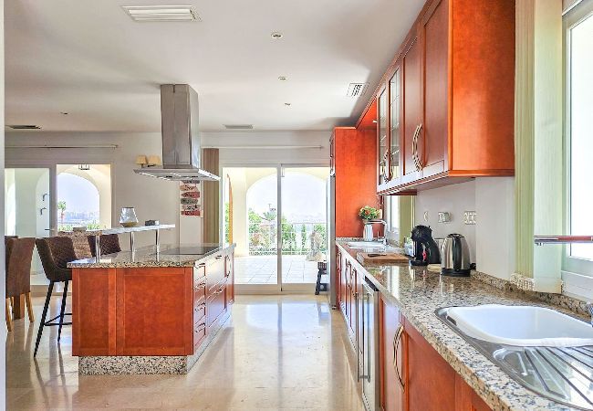 Villa en Mijas Costa - Hermosa villa de 5 dormitorios con piscina Villa en Mijas Costa - Hermosa villa de 5 dormitorios con piscina