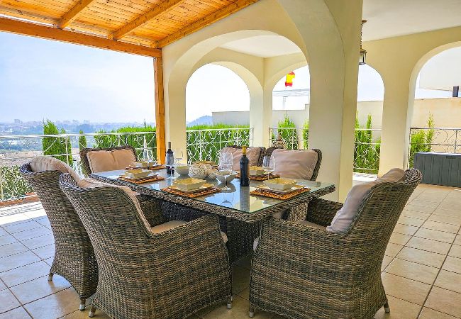 Villa en Mijas Costa - Hermosa villa de 5 dormitorios con piscina Villa en Mijas Costa - Hermosa villa de 5 dormitorios con piscina