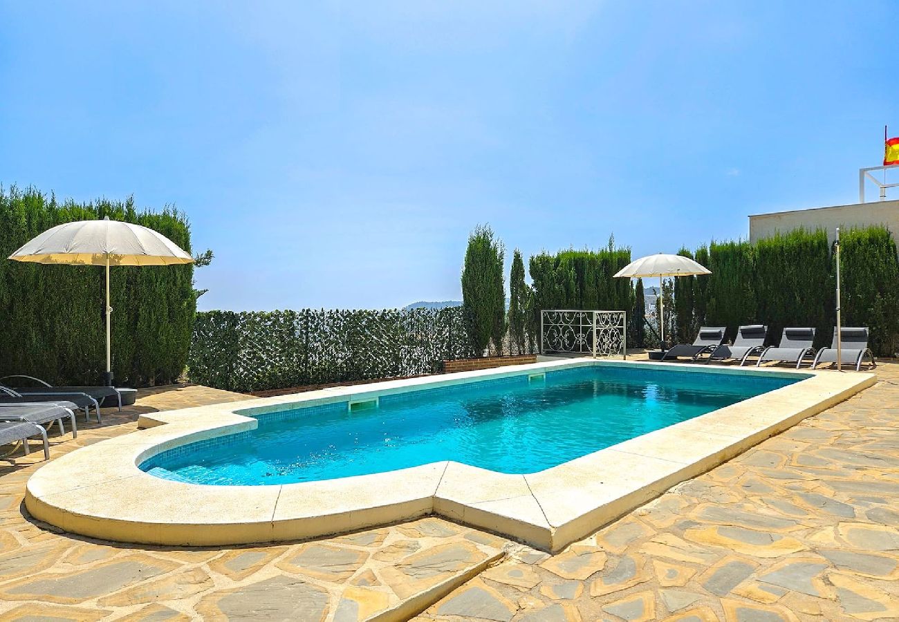 Villa en Mijas Costa - Hermosa villa de 5 dormitorios con piscina
