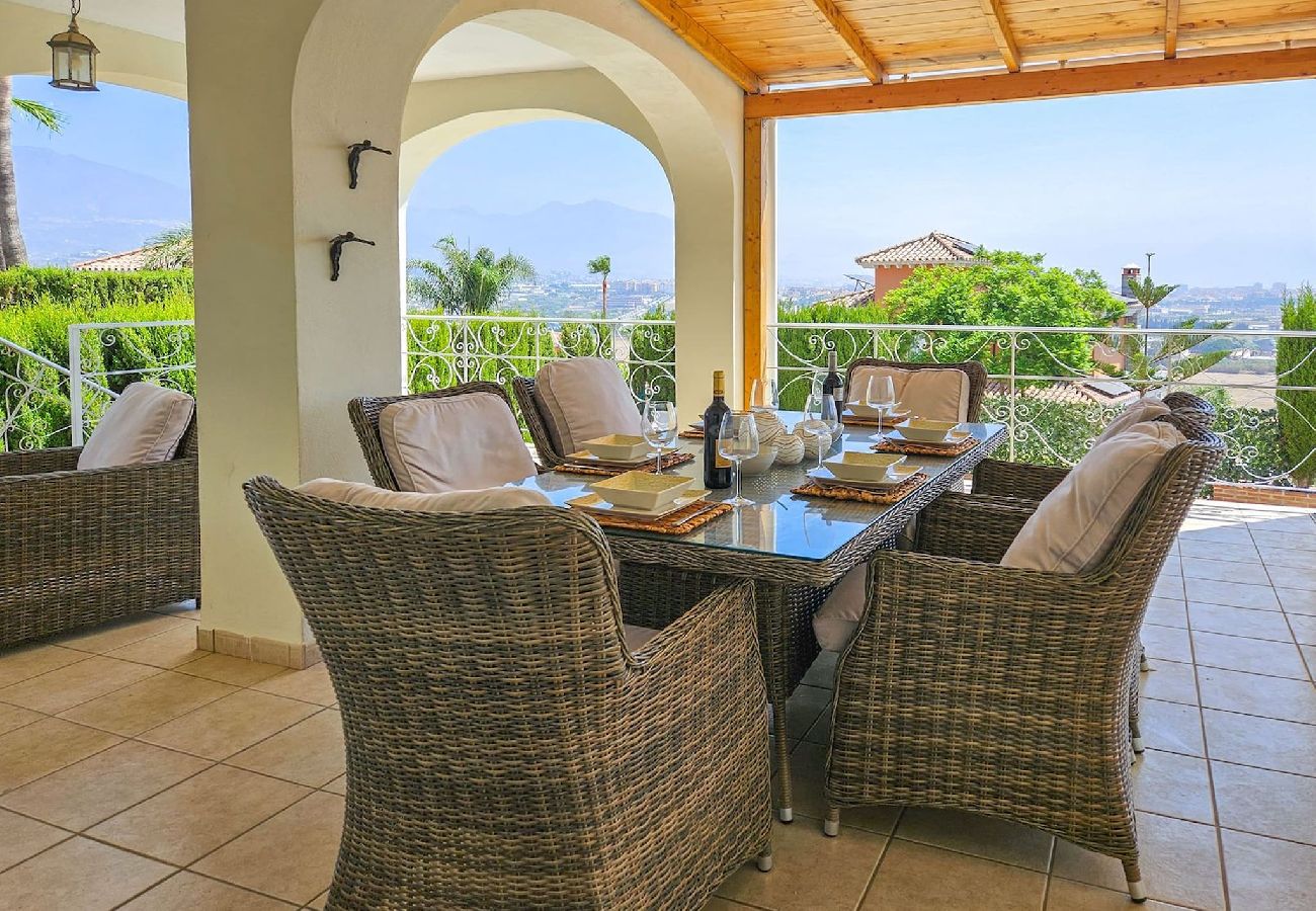 Villa en Mijas Costa - Hermosa villa de 5 dormitorios con piscina