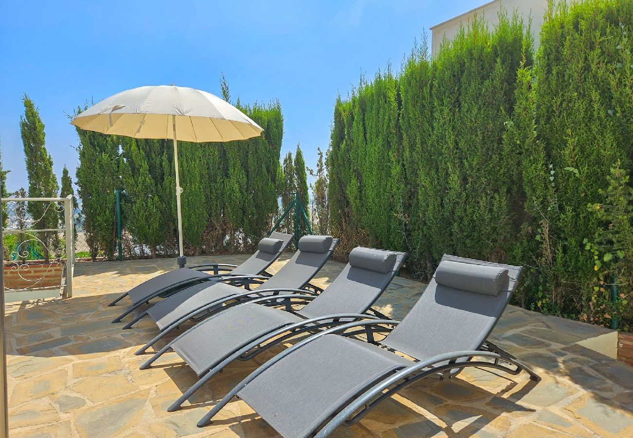 Villa en Mijas Costa - Hermosa villa de 5 dormitorios con piscina