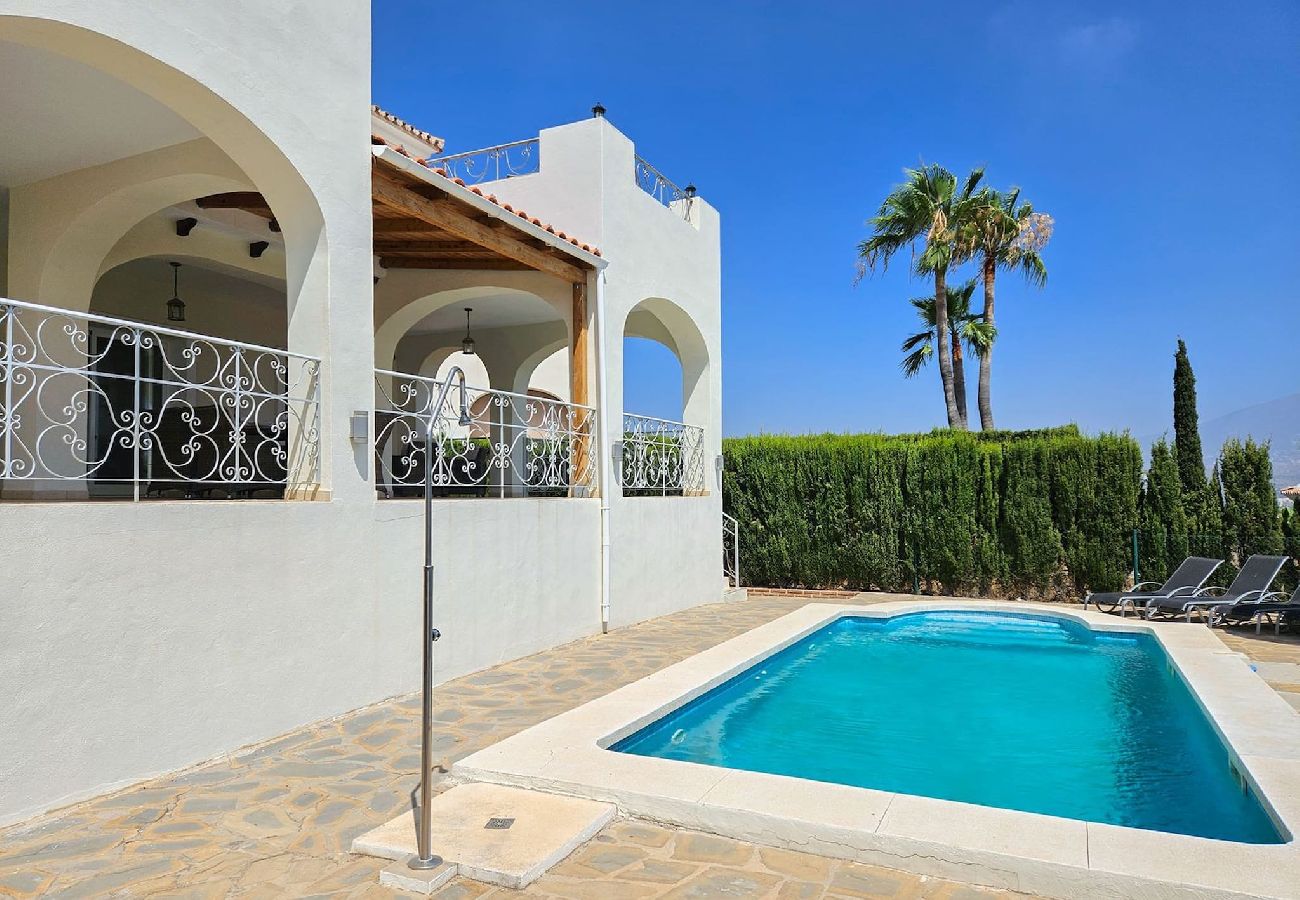 Villa en Mijas Costa - Hermosa villa de 5 dormitorios con piscina