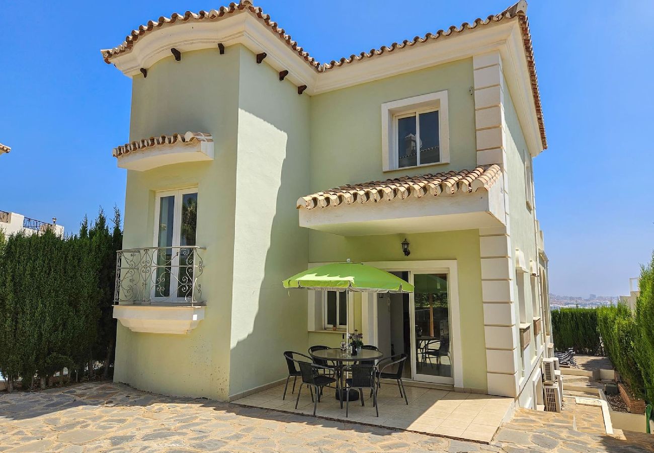 Villa en Mijas Costa - Hermosa villa de 5 dormitorios con piscina