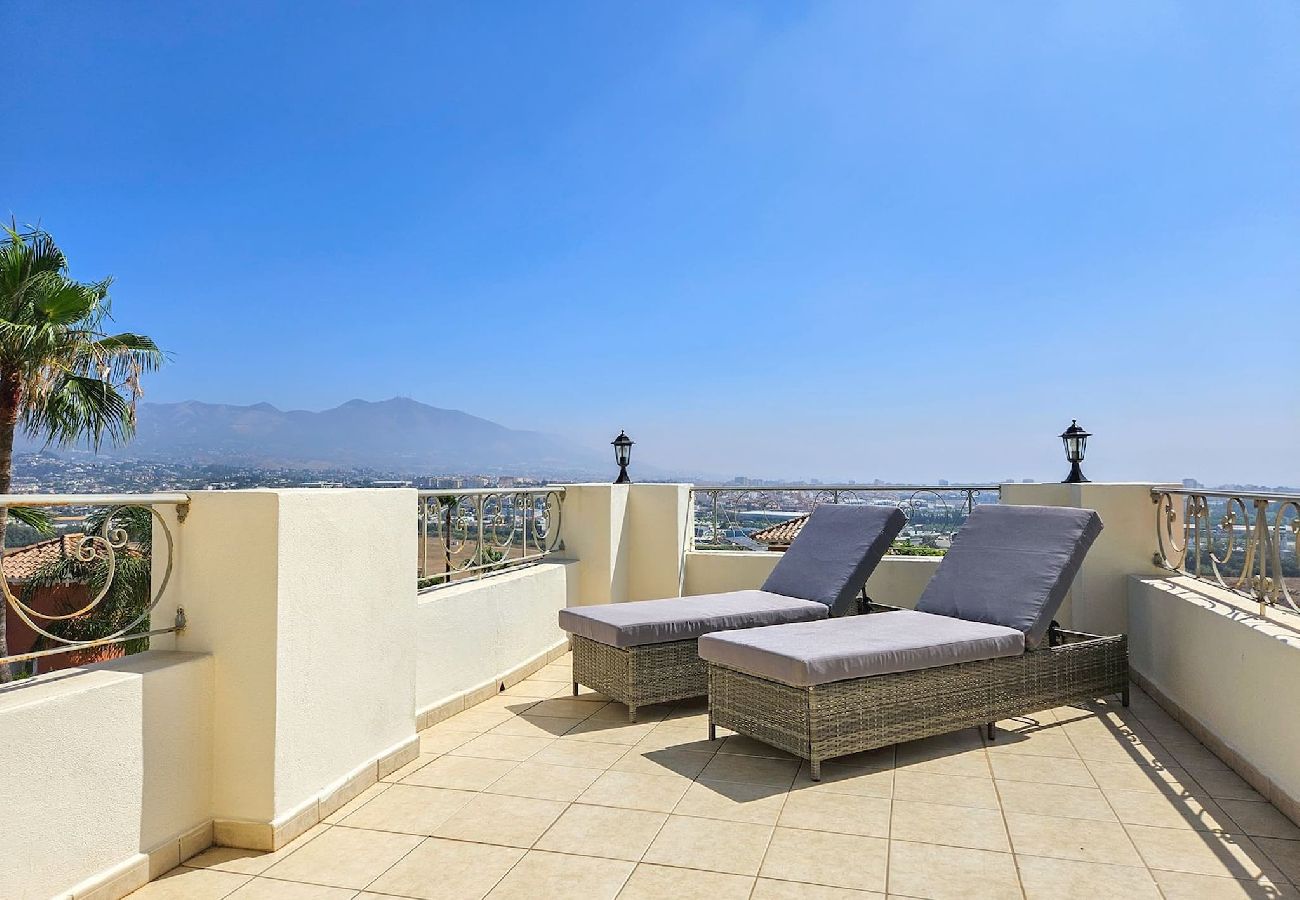 Villa en Mijas Costa - Hermosa villa de 5 dormitorios con piscina