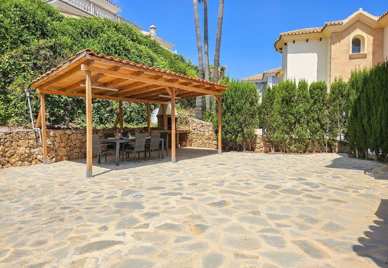 Villa en Mijas Costa - Hermosa villa de 5 dormitorios con piscina