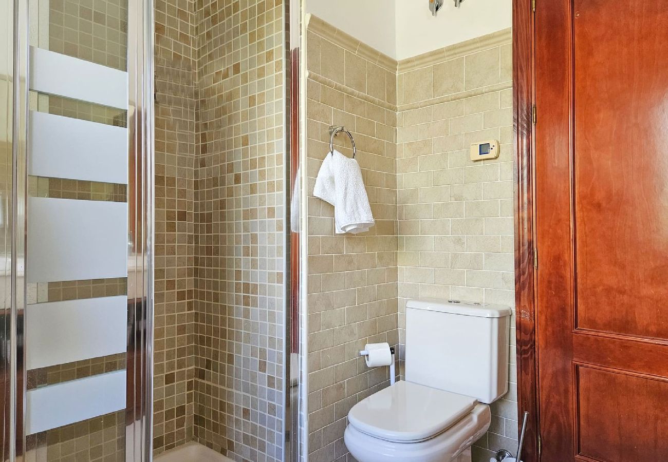 Villa en Mijas Costa - Hermosa villa de 5 dormitorios con piscina