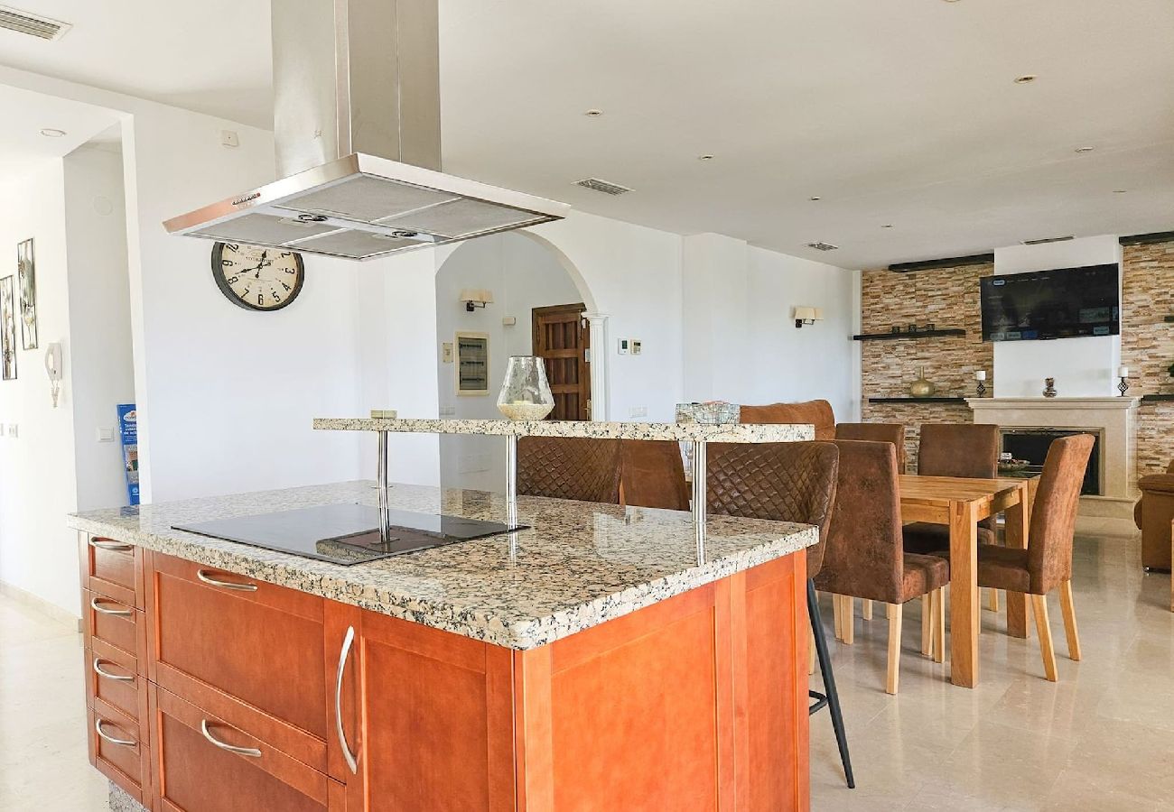 Villa en Mijas Costa - Hermosa villa de 5 dormitorios con piscina