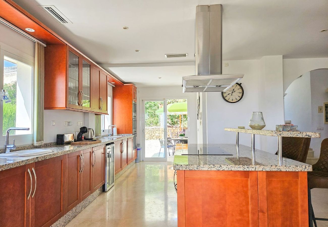 Villa en Mijas Costa - Hermosa villa de 5 dormitorios con piscina