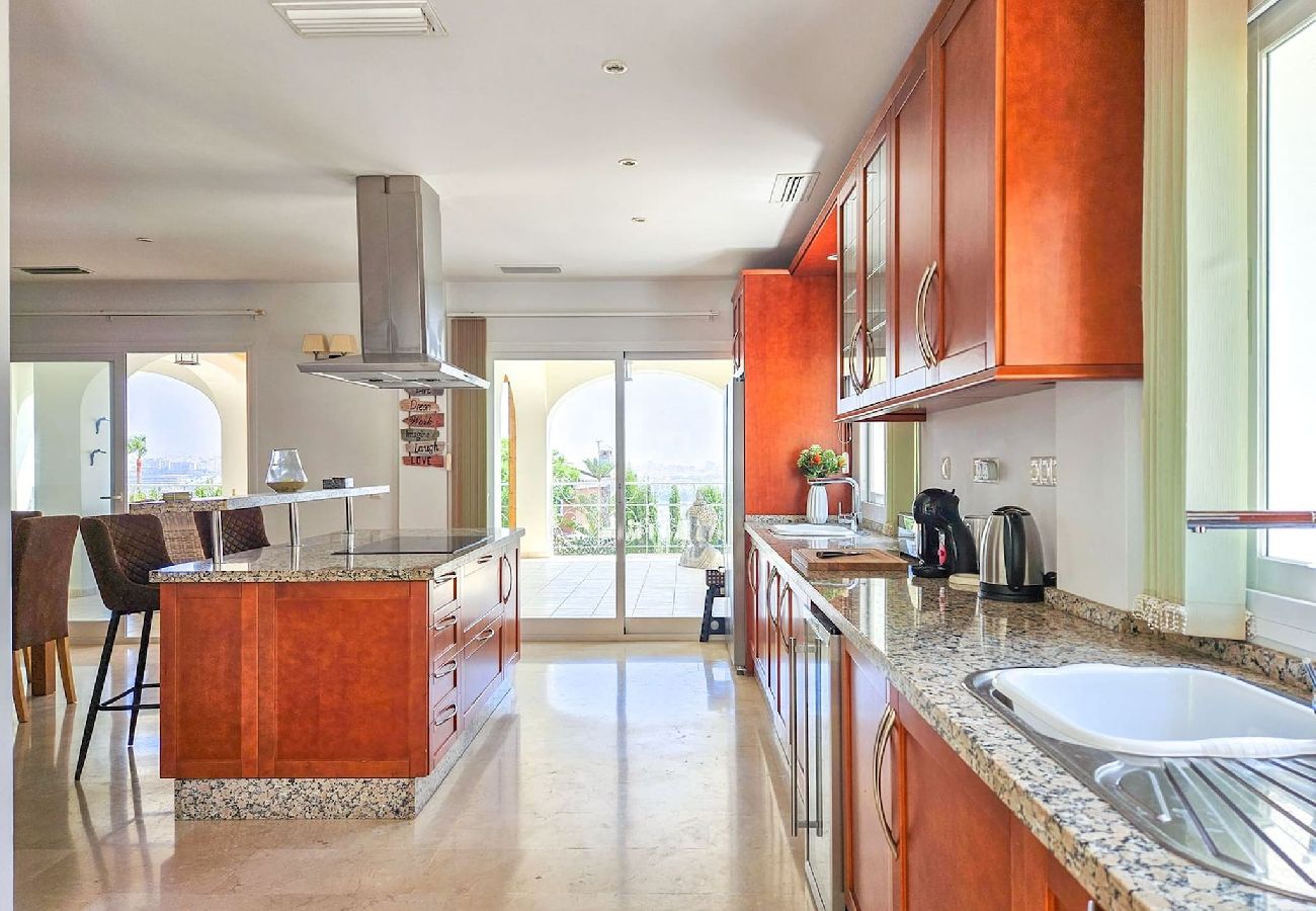 Villa en Mijas Costa - Hermosa villa de 5 dormitorios con piscina