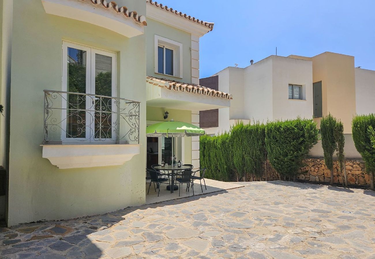 Villa en Mijas Costa - Hermosa villa de 5 dormitorios con piscina