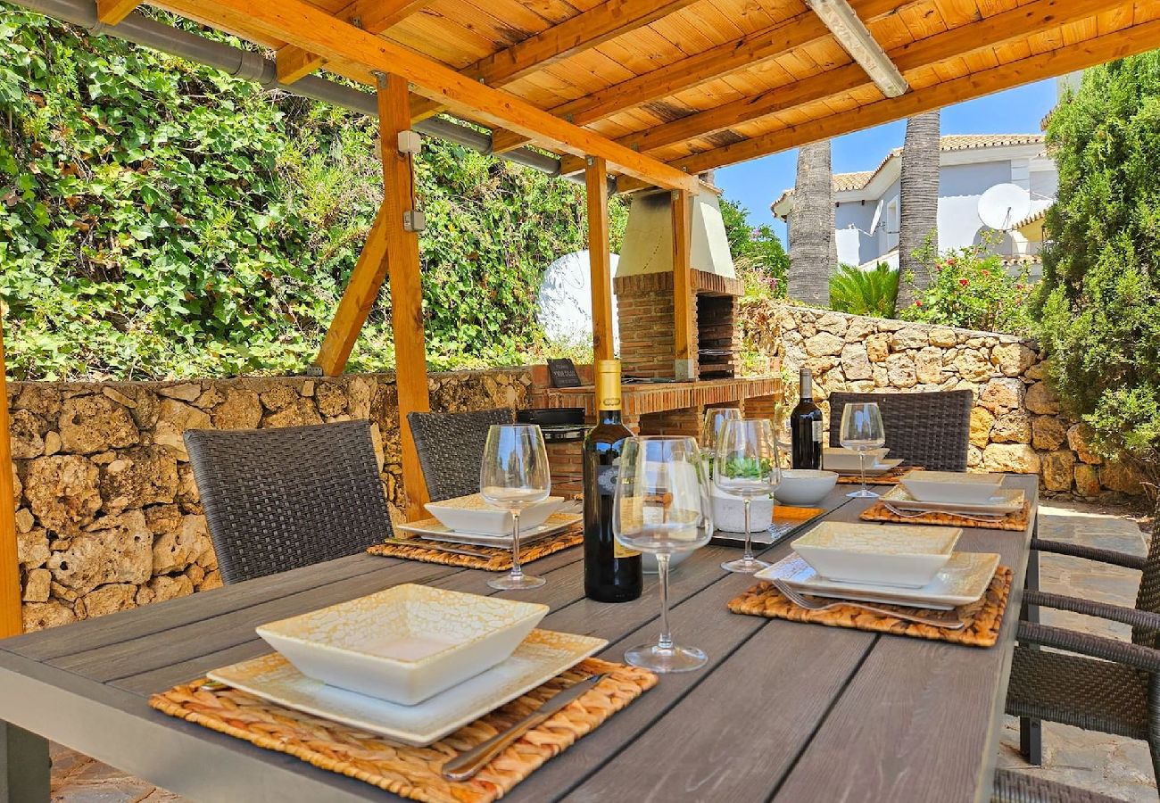 Villa en Mijas Costa - Hermosa villa de 5 dormitorios con piscina