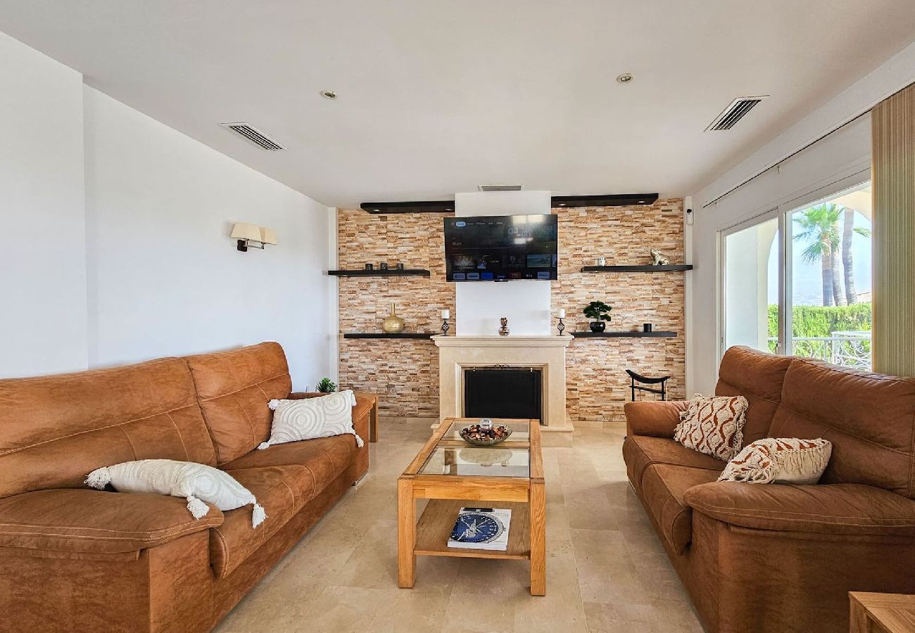 Villa en Mijas Costa - Hermosa villa de 5 dormitorios con piscina