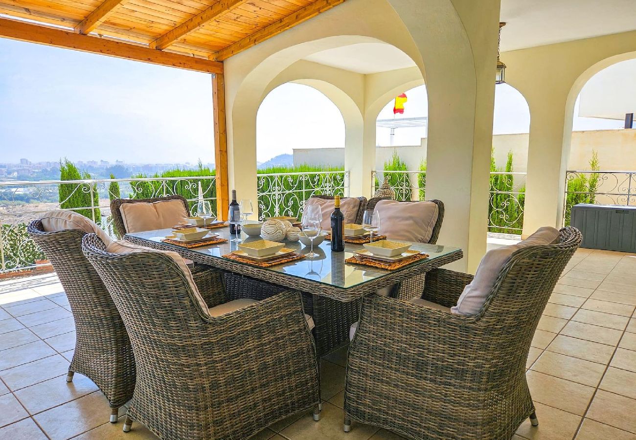 Villa en Mijas Costa - Hermosa villa de 5 dormitorios con piscina