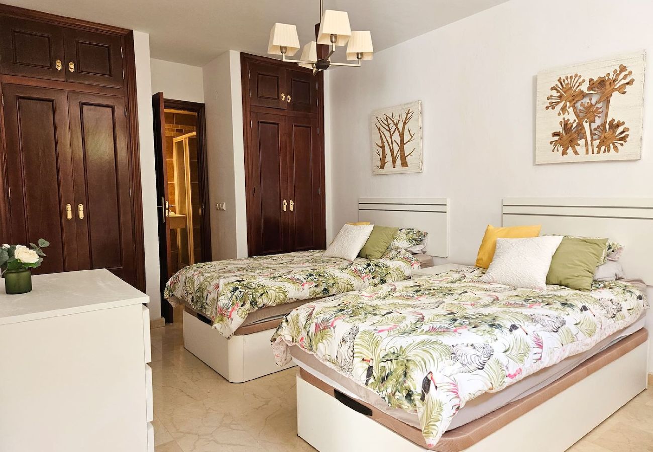Villa en Mijas Costa - Hermosa villa de 5 dormitorios con piscina