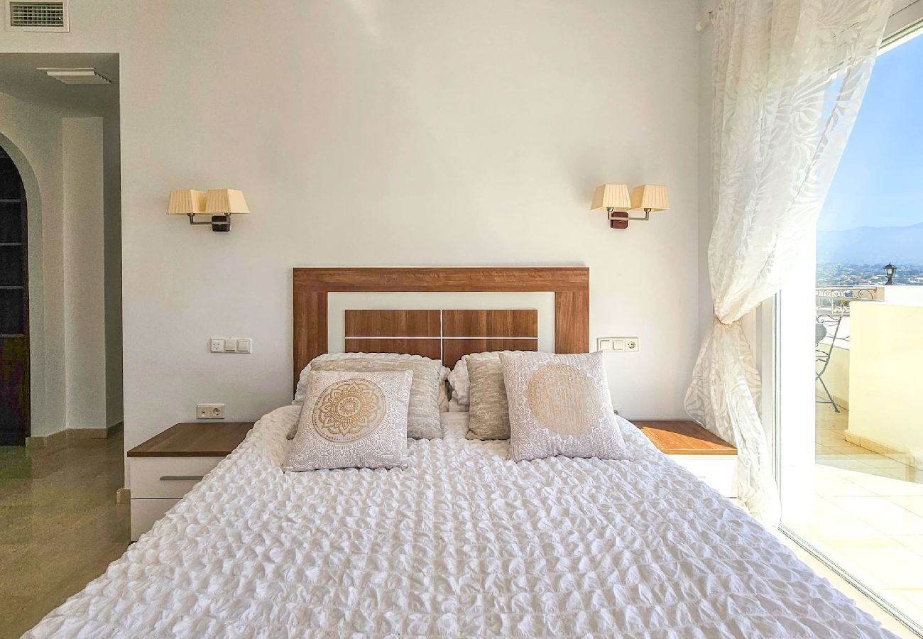 Villa en Mijas Costa - Hermosa villa de 5 dormitorios con piscina